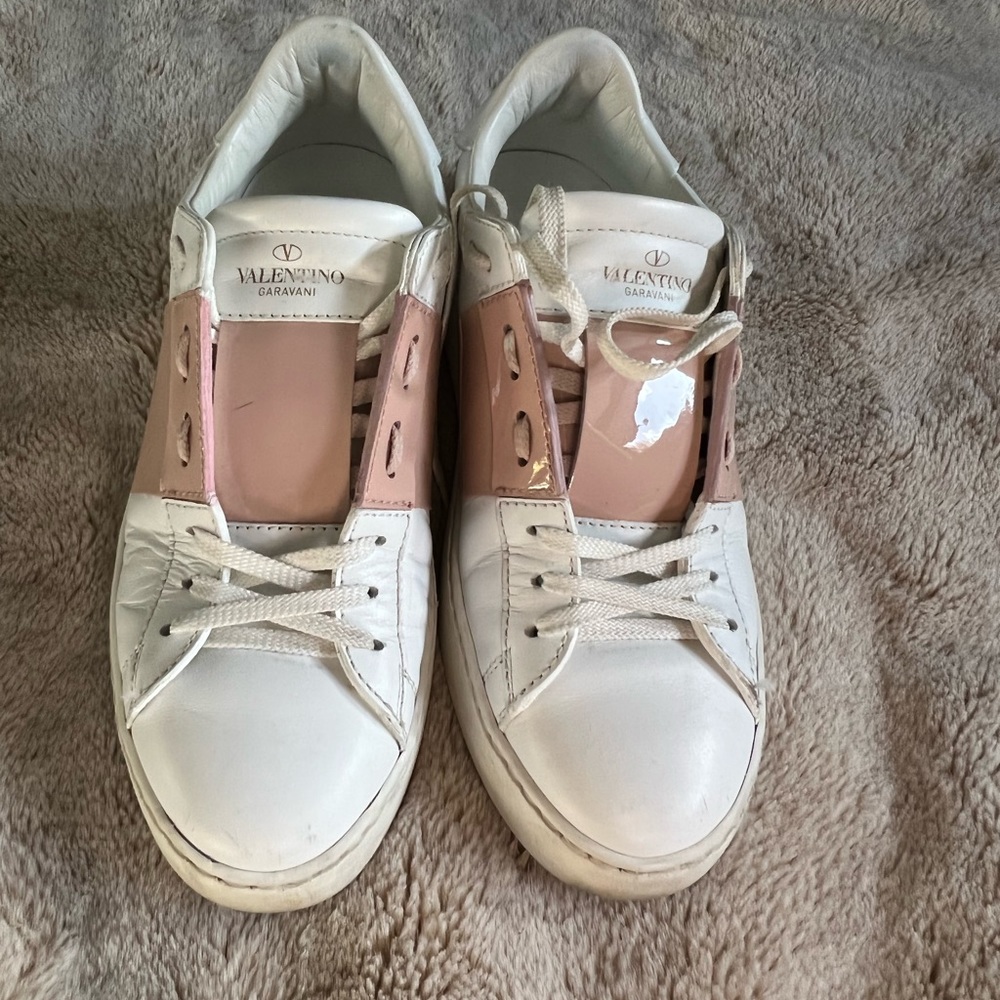 Valentino Garavani Rockstud Open two-tone leather sneakers Pastel pink